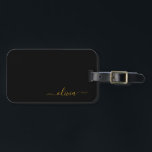 Etiqueta De Bagagem Nome Moderno do Monograma de Script Menino Dourado<br><div class="desc">Monograma Preto e Dourado Adicione seu próprio nome,  Senha de bagagem A etiqueta de sacola faz o doce doce presente de 16 anos,  casamento,  chá de panela,  chá de fraldas ou festa de solteira para alguém decorando seu quarto em estilo.</div>