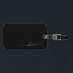 Etiqueta De Bagagem Nome Moderno do Monograma de Script Menino Dourado<br><div class="desc">Monograma Preto e Dourado Adicione seu próprio nome,  Senha de bagagem A etiqueta de sacola faz o doce doce presente de 16 anos,  casamento,  chá de panela,  chá de fraldas ou festa de solteira para alguém decorando seu quarto em estilo.</div>