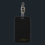 Etiqueta De Bagagem Nome Moderno do Monograma de Script Menino Dourado<br><div class="desc">Monograma Dourado e Preto Adicione seu próprio Travesseiro de Assinatura de Script de Nome. A etiqueta de mala faz o doce doce presente de 16 anos,  casamento,  chá de panela,  chá de fraldas ou festa de solteira para alguém que ama um estilo elegante e moderno.</div>