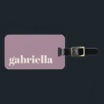 Etiqueta De Bagagem Nome Personalizado da Tipografia Roxo Dusty<br><div class="desc">estilo viagem com esta etiqueta de bagagem personalizada com um design minimalista moderno. O elegante nome da serifa se destaca em um fundo roxo mudo, criando um aspecto chic e eterno. Perfeito para viajantes frequentes, profissionais de negócios, estudantes e desempregados que desejam identificar facilmente suas bolsas. A parte traseira inclui...</div>