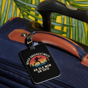 Etiqueta De Bagagem Nunca Subestime um Homem Velho numa Viagem de Esqu