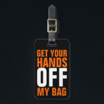 Etiqueta De Bagagem Orange Engraçado Tire suas mãos<br><div class="desc">Perfeito para o viajante cansado que espera na declaração de bagagem com uma cor ou estilo comum de mala! Uma maneira humorística de identificar sua bagagem e manter as mãos dos outros fora dela! Brilhante, as letras de blocos cor laranja que apanham os olhos são negros em cores e a...</div>