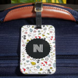 Etiqueta De Bagagem Padrão de festa de piscina de Las Vegas monogramad<br><div class="desc">Um padrão moderno e monograma de uma única letra inspirado na festa de piscina de Las Vegas, com correntes, dentes de ouro, diamantes, fichas de pôquer, óculos de sol, biquínis e martinis traz o clima de festa para sua bagagem para o fim de semana das amigas, despedida de solteiro ou...</div>