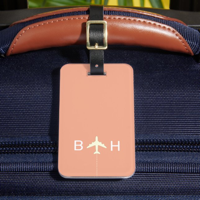 Etiqueta De Bagagem Peach Modern Monograma Viagem Feminina de Avião (Frente Insitu 2)