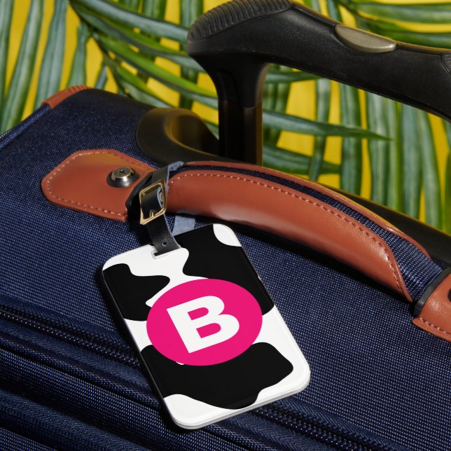 Etiqueta De Bagagem Quirky Cow Patch Pattern Pink Monogram (Frente Insitu 1)