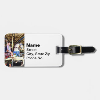 Etiqueta De Bagagem Rapariga A Apostar Oi De Carrossel