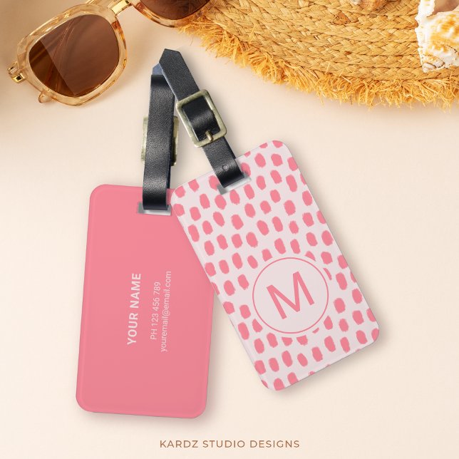 Etiqueta de Bagagem Rosa com Monograma Chic (Customize this luggage tag template with initial, name and personal information. Travel in style!)