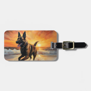 Etiqueta De Bagagem Sandy Paws Cão Malinois Belga na Praia ao Pôr do S