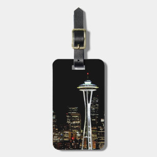 Etiqueta De Bagagem Seattle Skyline à noite, com Agulha Espacial.