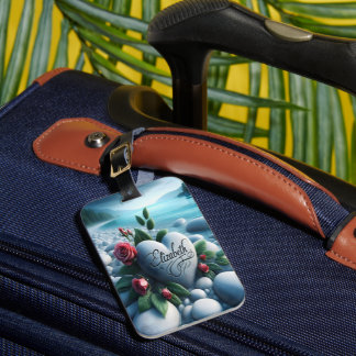 Etiqueta De Bagagem Stone Heart perto do lago