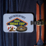 Etiqueta De Bagagem Trilha personalizável do Casino Las Vegas<br><div class="desc">Personalize suas próprias etiquetas de bagagem de solteiro para uma viagem em Las Vegas. Uma legal etiqueta personalizada com grampos de casino de jogo, como chips de pôquer, um baralho e uma roleta com Vegas Trip em um roteiro amarelo. Jogador divertido conseguiu o acessório de férias para seus padrinhos de...</div>