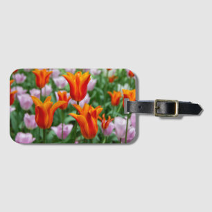 Etiqueta De Bagagem Tulipas laranja-claras no parque