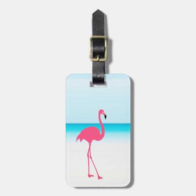 Etiqueta De Bagagem Um flamingo rosa giro na praia (Frente Vertical)