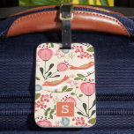 Etiqueta De Bagagem Vintage Floral Birds Monograma de Padrão Botânico<br><div class="desc">Vintage Floral Birds Botanical Pattern Monograma Bag. Este design retrógrado apresenta flores e pássaros botânicos na moda. Personalize este design personalizado com o seu próprio monograma inicial.</div>
