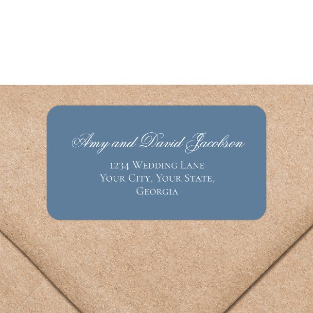 Etiqueta de Endereço de Devolução de Casamento com (Dusty blue script return address label on kraft envelope with elegant calligraphy)