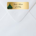 Etiqueta de endereço de retorno do vestido verde E<br><div class="desc">Um fundo de aparência falsa,  decorado com um vestido verde esmeralda. Personalize e adicione seu nome e endereço. Perfeito para Quinceanera ou Doce 16 convites de festas de aniversários,  Salve as Datas e agradeça as cartas</div>