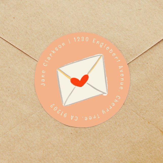 Etiqueta de Endereço de Retorno Rosa do Envelope d (Red heart love letter pink return address label round sticker.)