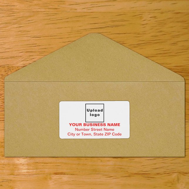 Etiqueta de Envio Comercial com Texto Vermelho Cen (Center aligned shipping label in red text on envelope)