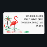 Etiqueta de expedição Flamingo Red Christmas<br><div class="desc">Um design extravagante, festivo, com um toque retrô em vermelho e verde. Um flamingo vermelho percorre a água ao lado de uma palmeira decorada com bolas e fita de Natal. Um design personalizável para você personalizar com seu próprio texto, imagens e ideias. Uma imagem de arte digital original criada por...</div>