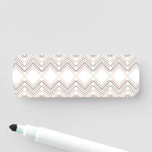 Etiqueta De Nome fundo branco com pontos castanhos e vermelhos