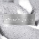 Etiqueta De Nome Luxury Silver Foil Moderno<br><div class="desc">Nome de etiqueta de Negócios Minimalista de Aço Inoxidável Metálico de Silver Luxury com tipografia de assinatura de script em branco para o monograma. O Nome de etiqueta de Cartão de visita de Silver Foil Metal de Luxo pode ser personalizado com seu nome. Entre em contato com o designer para...</div>