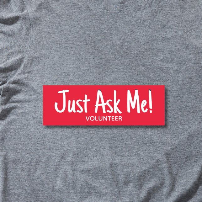 Etiqueta De Nome Pergunte-me o voluntário vermelho (Red and white "just ask me" volunteer name tag badge.)