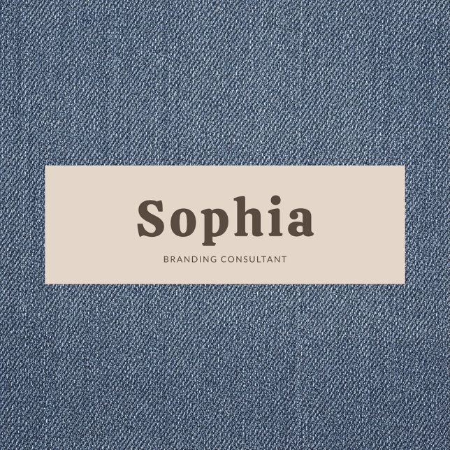 Etiqueta De Nome Retro Bold Serif Simple Beige Brown (Criador carregado)