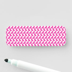 Etiqueta De Nome um fundo rosa e branco com um padrão