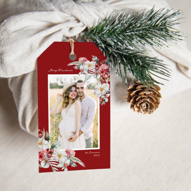 Etiqueta de presentes Botânica de Natal (Holiday Red Photo Merry Christmas Gift Tag With Message Watercolor Berries Floral Boho Chic)
