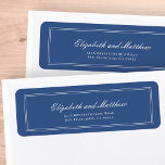 Etiqueta Endereço de Devolução de Casamento Azul Clássico E<br><div class="desc">Composto de simples quadros revestidos de hetero com script cursivo clássico e tipografia serif. Esses elementos são simples,  eternos e clássicos. Este foi projetado pelo White Paper Birch Co. exclusivo para Zazzle. Disponível aqui: http://www.zazzle.com/store/whitepaperbirch</div>