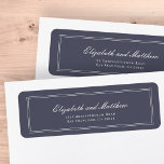 Etiqueta Endereço de Devolução de Casamentos Elegantes Clás<br><div class="desc">Composto de simples quadros revestidos de hetero com script cursivo clássico e tipografia serif. Esses elementos são simples,  eternos e clássicos. Este foi projetado pelo White Paper Birch Co. exclusivo para Zazzle. Disponível aqui: http://www.zazzle.com/store/whitepaperbirch</div>