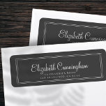 Etiqueta Endereço de Devolução de Script Cursivo Simples<br><div class="desc">Composto de simples quadros revestidos de hetero com roteiro cursivo lúdico e tipografia serifônica. Tudo num pano de fundo de cinzas. Estes elementos são simples,  clássicos,  brincalhões e leves. Este foi projetado pelo White Paper Birch Co. exclusivo para Zazzle. Disponível aqui: http://www.zazzle.com/whitepaperbirch</div>
