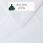 Etiqueta Endereço de retorno do vestido verde de Esmerald<br><div class="desc">Um fundo branco,  decorado com um vestido verde esmeralda. Personalize e adicione seu nome e endereço. Perfeito para Quinceanera ou Doce 16 convites de festas de aniversários,  Salve as Datas e agradeça as cartas</div>