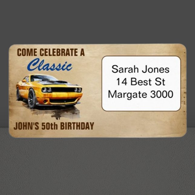 Etiqueta Feliz 50º Aniversário do Carro Muscular Clássico (Celebrate your special day with a vibrant yellow muscle car illustration! )