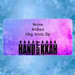 Etiqueta Feliz Hanukkah Menorah<br><div class="desc">Celebre oito dias e oito noites do Festival das Luzes com cartões e presentes de Chanucá. O festival de luzes está aqui. Acenda a menorah,  brinque com o sonho e o banquete em latas e suganínos. Celebre o espírito de Chanucá com amigos,  familiares e entes queridos desejando-lhes Feliz Chanucá.</div>