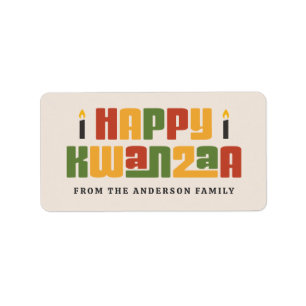 Etiqueta Feliz Kwanzaa vela preta com texto de nome persona
