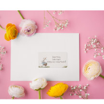 Felz pascoa, coelho da Páscoa andando com ovos