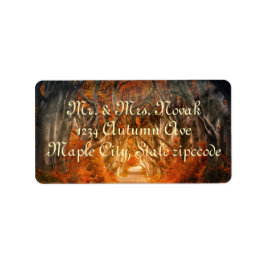 Etiqueta Floresta das árvores do outono entra na floresta