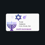 Etiqueta Hanukkah Menorah e Dreidels<br><div class="desc">Celebre oito dias e oito noites do Festival das Luzes com cartões e presentes de Chanucá. O festival de luzes está aqui. Acenda a menorah,  brinque com o sonho e o banquete em latas e suganínos. Celebre o espírito de Chanucá com amigos,  familiares e entes queridos desejando-lhes Feliz Chanucá.</div>