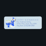 Etiqueta Hanukkah Snowman Chrismukkah Adicione Seus Detalhe<br><div class="desc">Etiquetas de endereço de boneco de neve divertidas para Hanukkah ou Chrismukkah em tons de azul e branco. Personalize-os adicionando seus detalhes do seu nome e endereço a uma pequena mensagem de feriado opcional. Este design bonito de um Chanukah Hanukiah azul profundo e um boneco de neve vestido para combinar...</div>