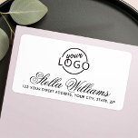 Etiqueta Logótipo personalizado do script bonito ou endereç<br><div class="desc">Etiquetas de endereço de retorno de logotipo personalizado moderno. Carregue seu próprio logotipo,  foto ou outro gráfico e personalize os campos de modelo para criar etiquetas para seus envios ou eventos comerciais. As cores de fundo e fonte podem ser alteradas com a ferramenta design.</div>