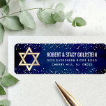 Etiqueta Marinho Bat Mitzvah Dourado Glitter Bold Return En<br><div class="desc">Tenha orgulho, alegria e comemore este marco do seu Bat Mitzvah favorito sempre que você usar esta sofisticada etiqueta de endereço de retorno personalizada! A tipografia de serifa branca, a estrela dourada falsa de David e minúsculos pontos de brilho dourado falso sobrepõem um sofisticado e dramático fundo de aquarela azul-marinho....</div>