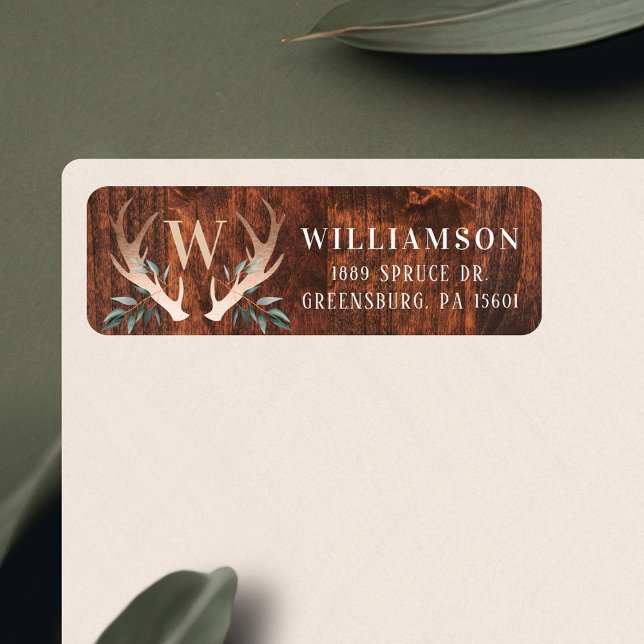 Etiqueta Monograma Rustic Wood Deer Antler & Greenery Famil (Rustic Wood Deer Antler & Greenery Family Monogram Label)