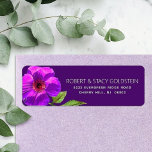 Etiqueta Morada de Bat Mitzvah Purple Floral Modern<br><div class="desc">Tenha orgulho, alegria e mostre este marco do seu Bat Mitzvah favorito com esta sofisticada etiqueta de endereço de retorno personalizada! Uma aquarela floral rosa, chica, espantosa, púrpura e cor-de-rosa e serifa moderna sobrepõem-se a um fundo roxo de ameixa escura. Personalize o texto personalizado com seu nome e endereço. Garantido...</div>