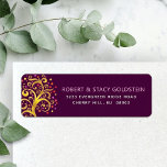 Etiqueta Morada de Retorno do Bat Mitzvah Dourada Tree Life<br><div class="desc">Tenha orgulho, alegria e mostre este marco do seu Bat Mitzvah favorito com esta divertida, sofisticada e personalizada etiqueta de endereço de retorno! Uma espinheira de ouro falso, gráfica, impressionante, com cor-de-rosa cintilante, laranja, e Estrela vermelha de David e "folhas" de ponto, sobrepõe-se a um rico fundo roxo e ardido....</div>
