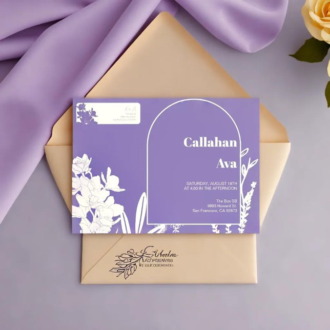 Etiqueta Nomes e Casais Florais Roxos Elegantes (Elegant Purple Floral Couple Names return adress label on a purple envelope )