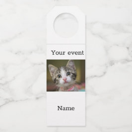 Etiqueta Para Garrafa Um gatinho bonito com olhos verdes