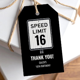 Etiqueta Para Presente 16th Birthday Speed Limit Black and White Sign