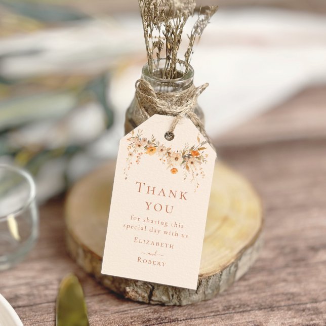 Etiqueta Para Presente Boho Terracotta Wildflower Casamento Obrigado (Boho Terracotta Wildflowers WeddinG Thank You Gift Tags on a small bottle with dry flowers.)