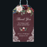 Etiqueta Para Presente Burgundy Red Floral Lace Casamento Favor Obrigado<br><div class="desc">Personalize este "Favor de Casamento de Lace Floral Vermelho Burgundy Obrigado Tag de presente" para adicionar um toque especial. É uma adição perfeita para combinar as suas cores e estilos. (1) Para mais personalização, clique no link "personalizar mais" e use nossa ferramenta design para modificar esse modelo. (2) Se precisar...</div>